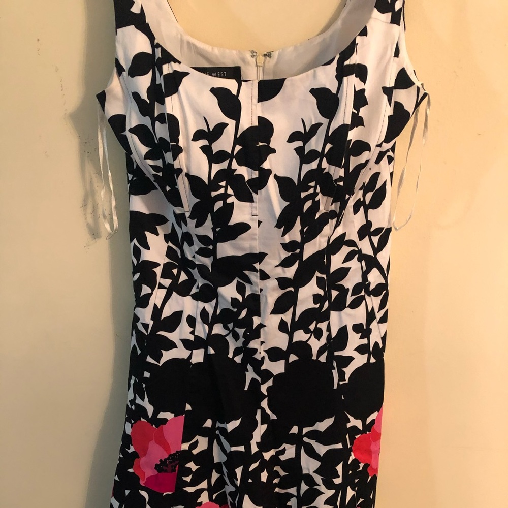 Sleeveless dress flowers